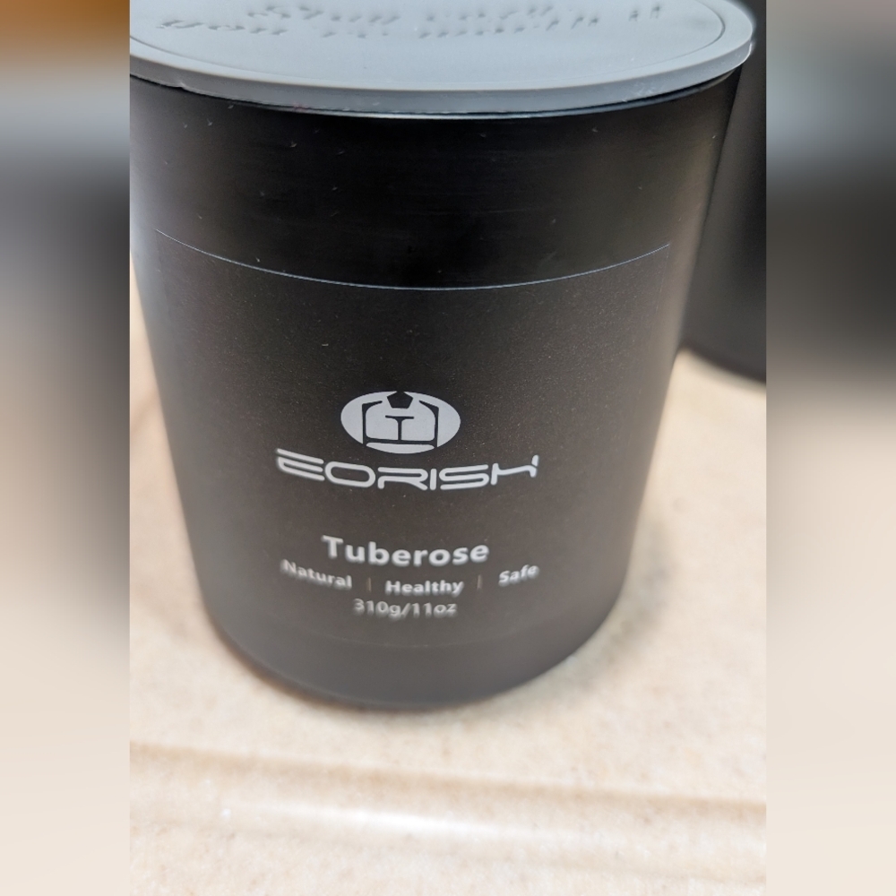 Eorish soy Aromatherapy Tuberose Candle — Black Matte Jar